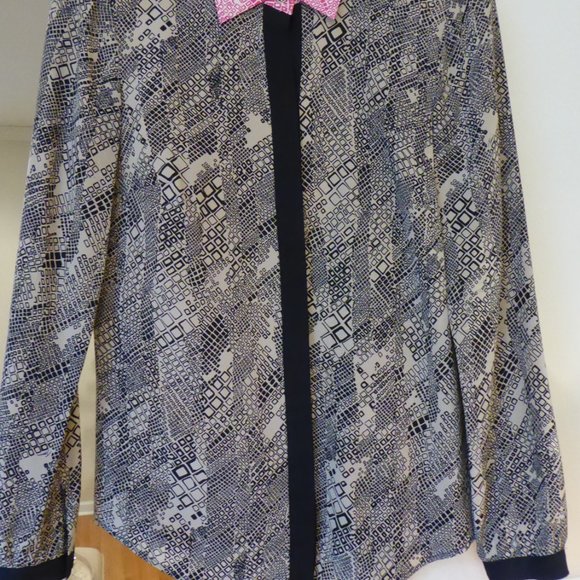 Trina Turk Meadows Top Button-up Silk Blouse Shirt Pink Tan Black Geo Pattern SM - Picture 14 of 15